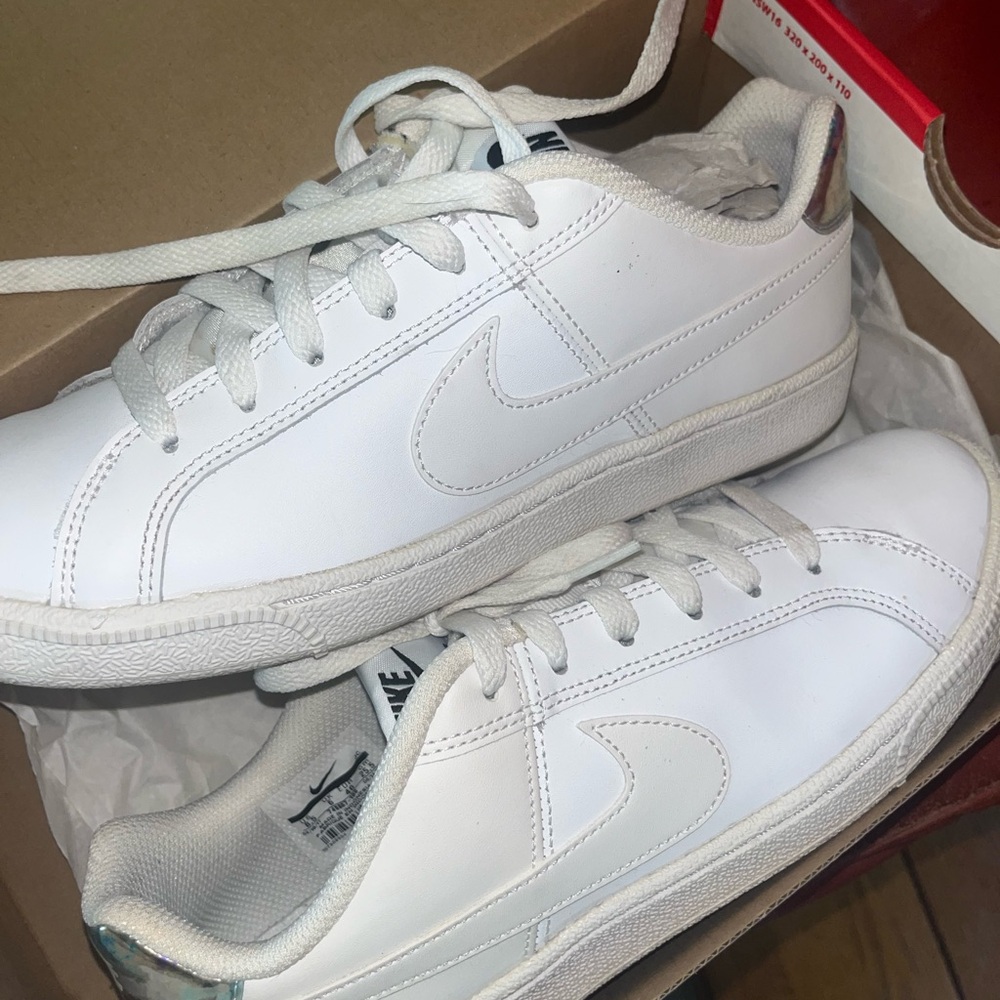 Nike White Low-Top Leather Sneakers with Subtle Heel Accent